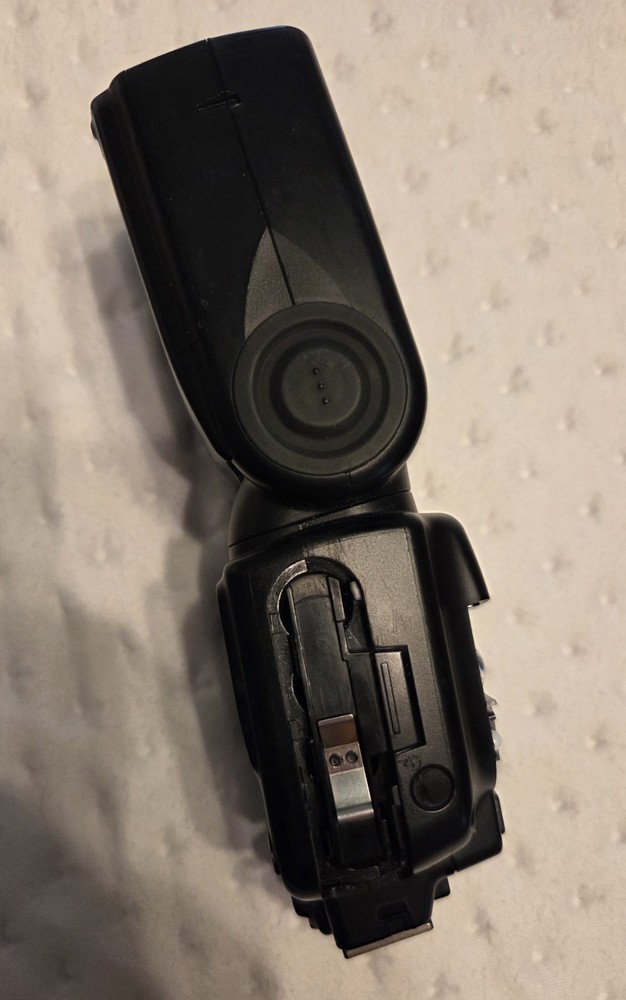 NIKON SPEEDLIGHT SB-900