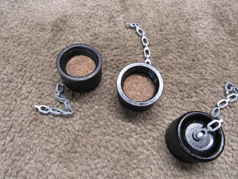 US WW2 CANTEEN LID WITH CORK POST WAR REPLACEMENT CAP