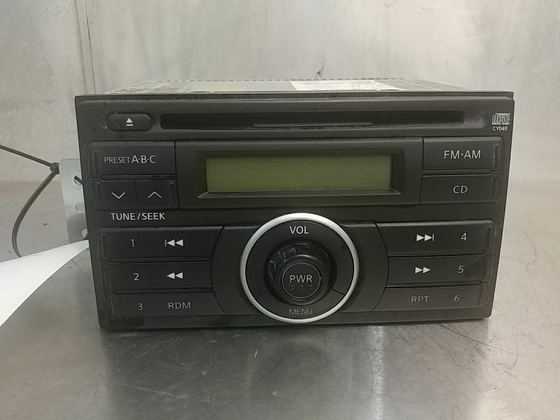 2010 VERSA RADIO AM FM CD 6 DISC