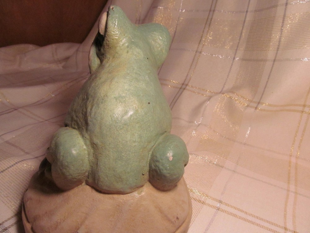 FROG CONCRETE THINKING- FLOWER -EARLY PATTERN- GREAT GREEN- BLACK EYES WHOW!