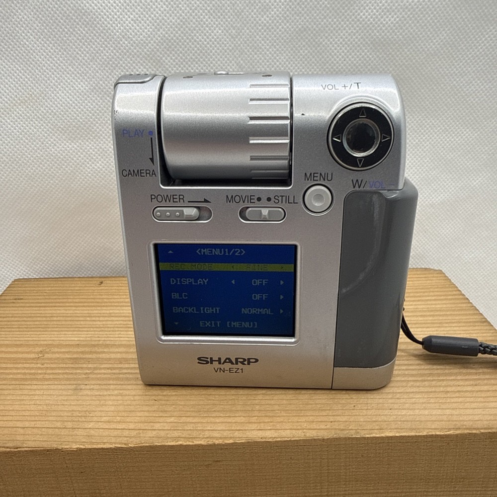 Sharp VN-EZ1H Digital Recorder Camera MPEG-4 Vintage + Memory Card & Reader