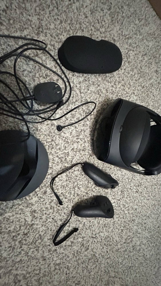 Meta Quest Pro 256GB Headset & Controllers Set