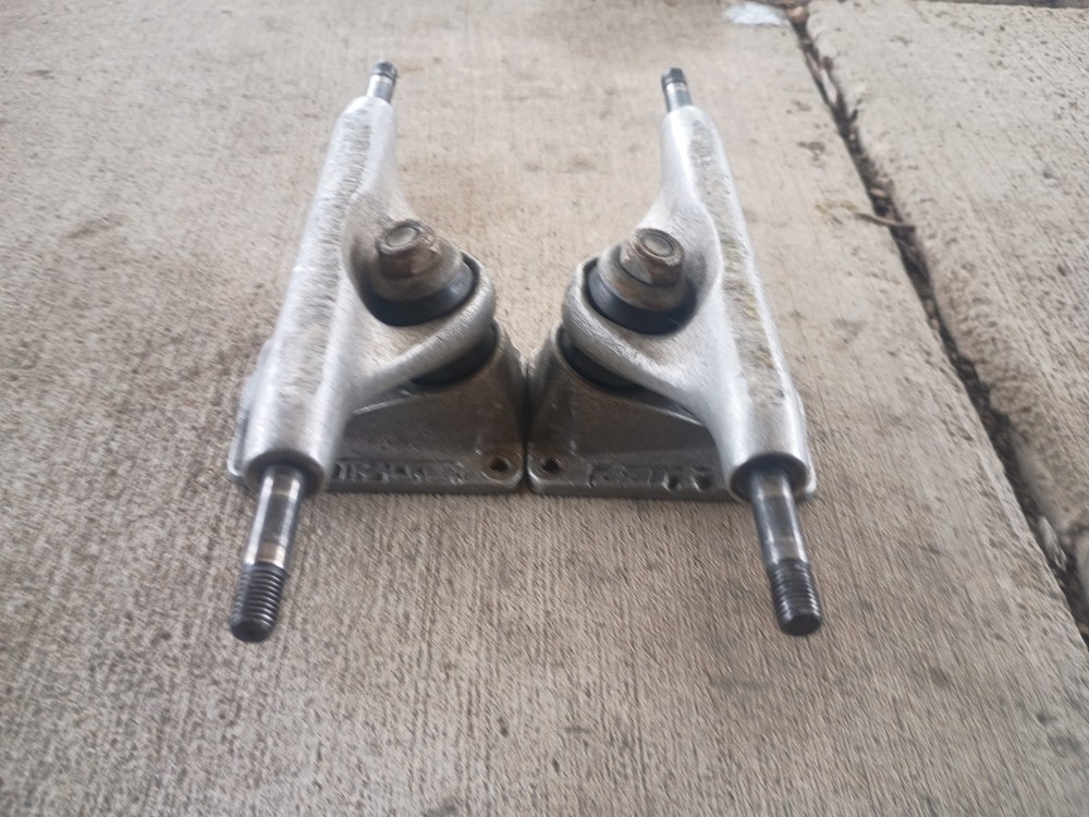 Tracker Dart 127 7.75 Skateboard Trucks