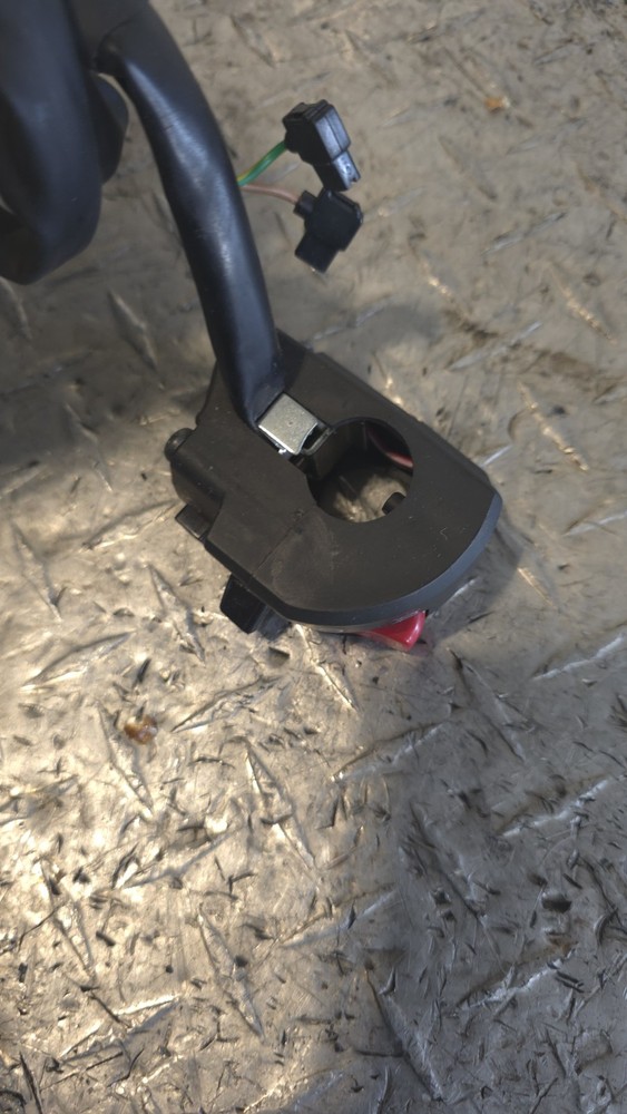2009-2014 YAMAHA R1 OEM RIGHT SIDE HANDLEBAR START STOP SWITCH