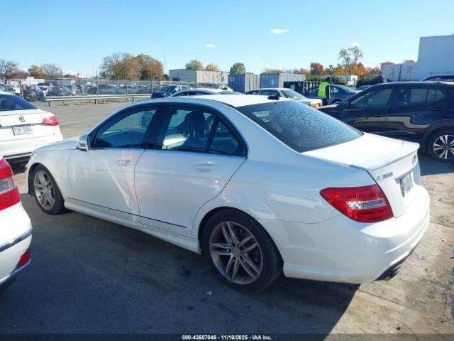 C220 2013 Glove Box 4964459