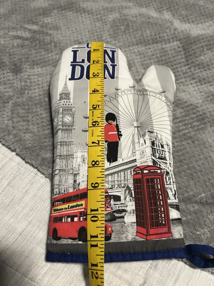 London Themed Oven Mitt