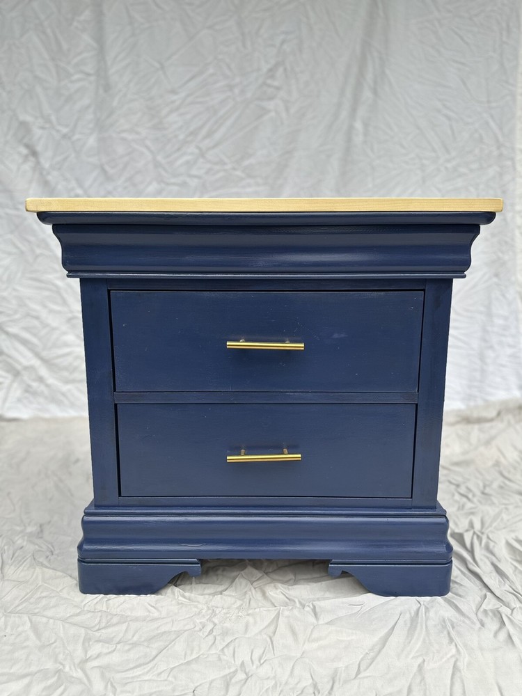 solid wood nightstand set of 2