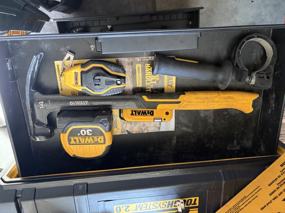 DEWALT cordless ultimate set stackable tool box (35 items) 13 different tools