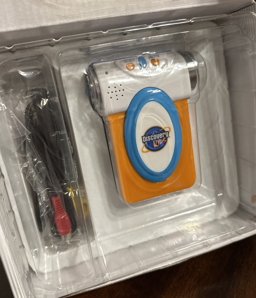 Discovery KSD5016 16 MB Camcorder - White