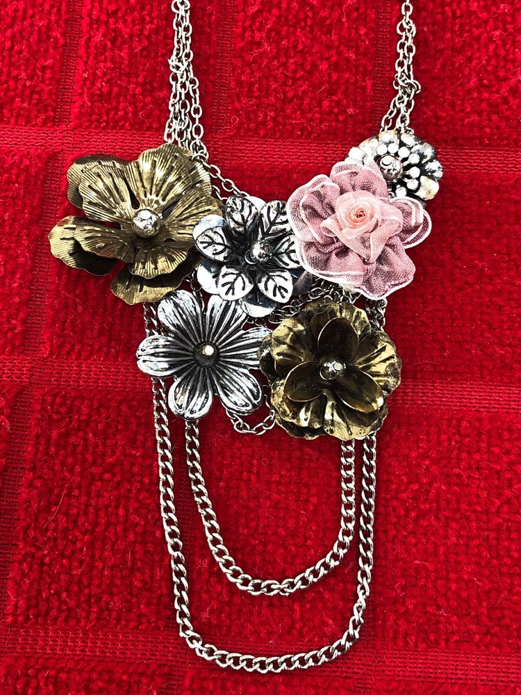 BEAUTIFUL BOHO /ART DECO TYPE FLOWER NECKLACE