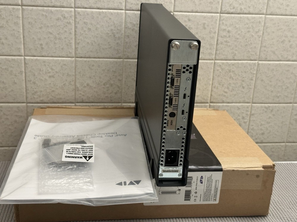 Avid Pro Tools HDX PCIe Card /Avid Thunderbolt 3 Desktop Chassis