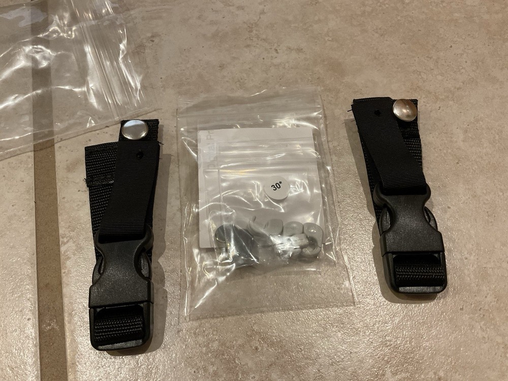 Asterisk Carbon Cell 1.2 Knee Braces Pair Size MEDIUM Open Box