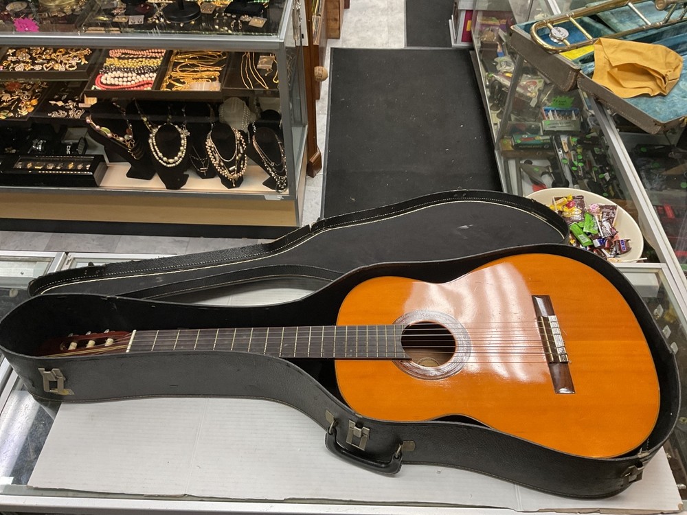 madeira C-60 classical acoustic guitar