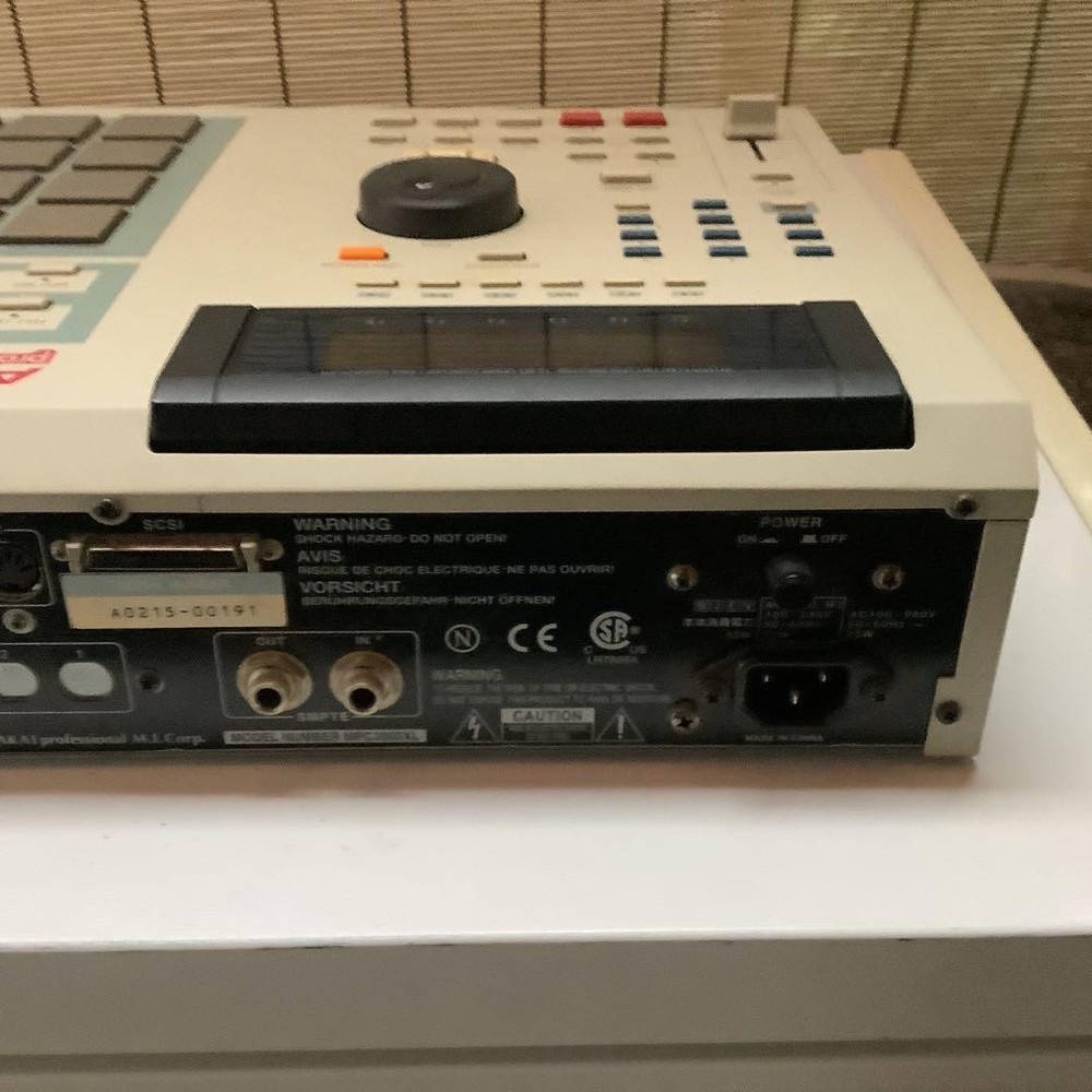 AKAI MPC2000XL sampler