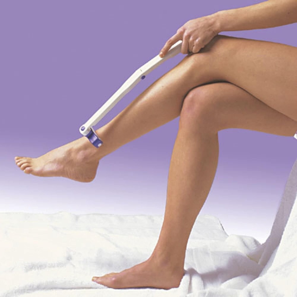 Effortless Lotion Application: Roll Easy with Pivoting Handle & Two Rollers