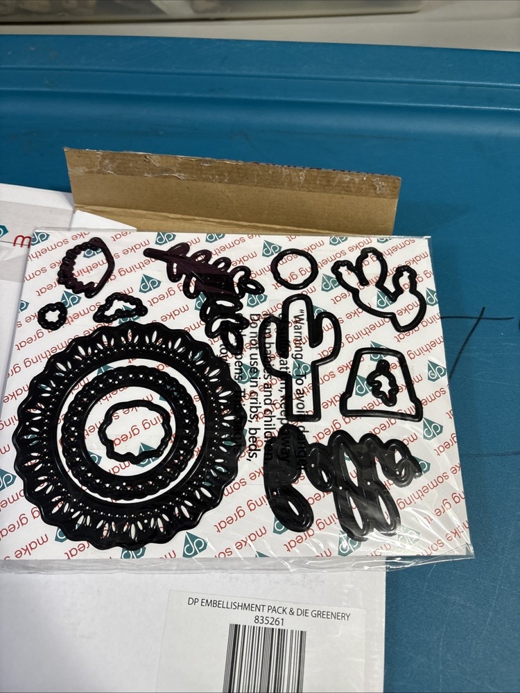 Diamond Press Embellishmet Pack & Die Greenery # 835261 NEW