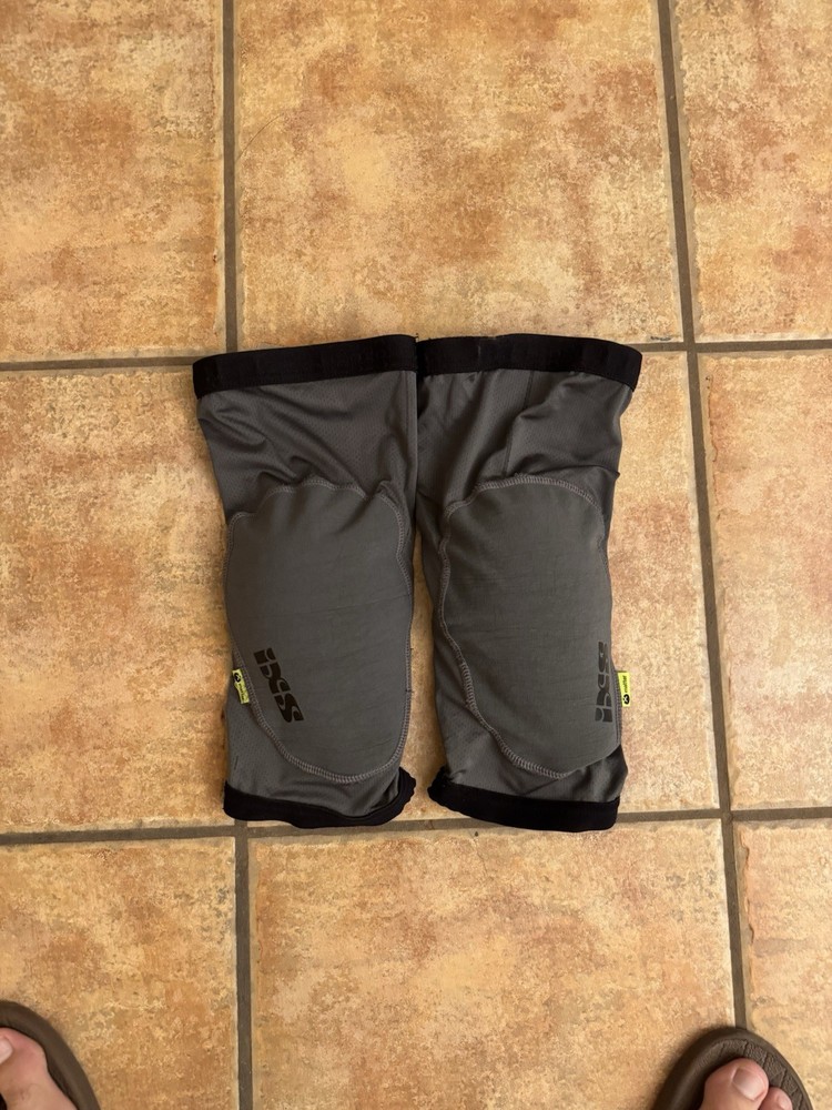 IXS flow Light Knee Pads Medium