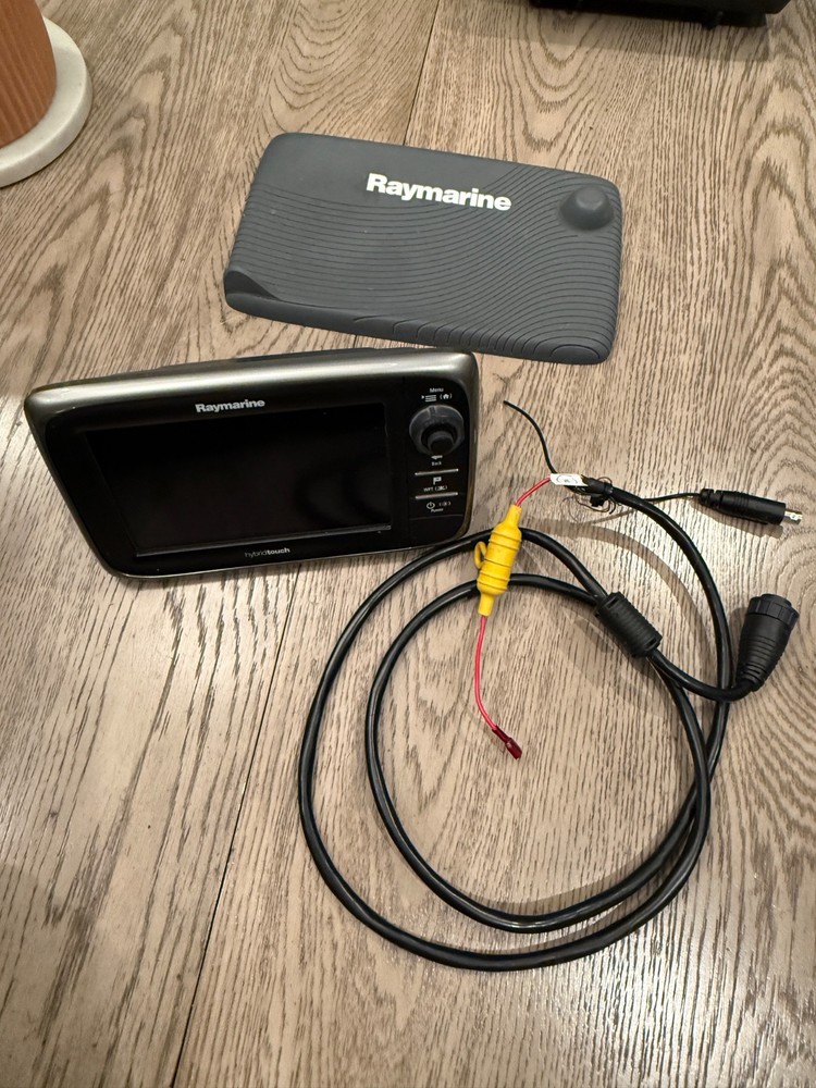 Raymarine E7 Hybridtouch 7" Touchscreen Gps Chartplotter MFD