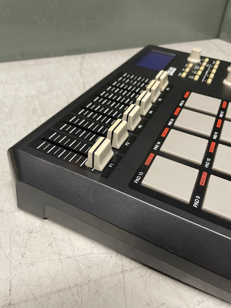 AKAI Professional MPD26 USB/MIDI Pad Control Unit