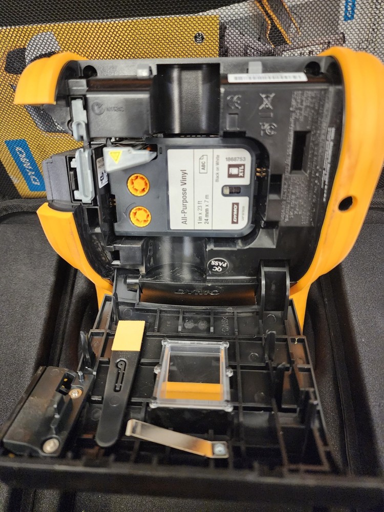 Dymo XTL 500 Label Maker bundle W/Case, Charger Owners Manual.