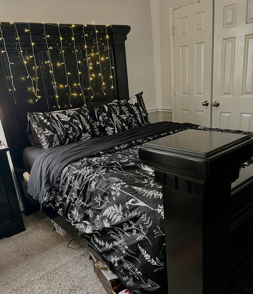 Bedroom Furniture Set