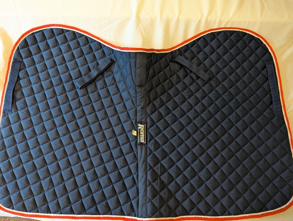 Roma saddle pad, navy blue with red trim