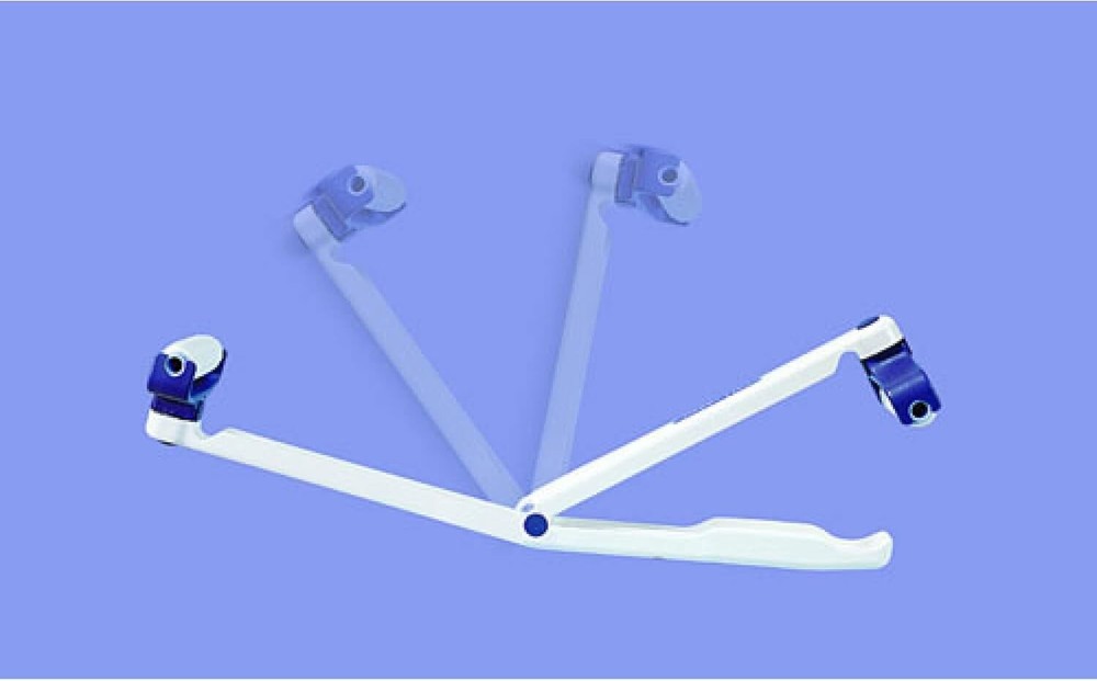 Effortless Lotion Application: Roll Easy with Pivoting Handle & Two Rollers