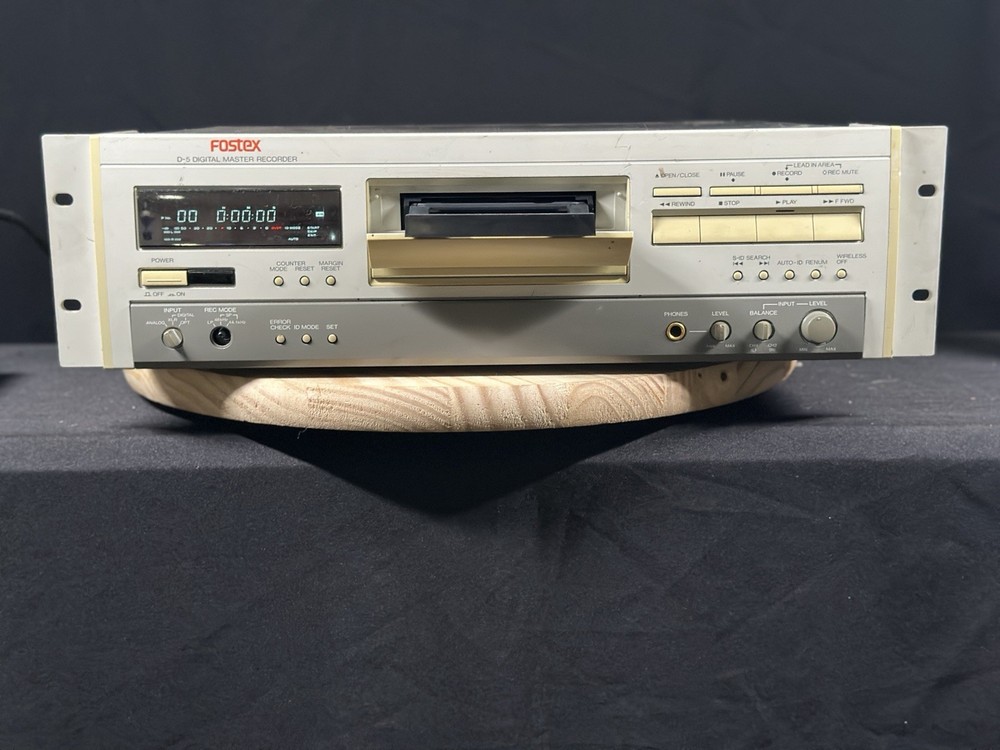 Fostex D-5 Digital Master Recorder Rack Mount Tested-Powers On