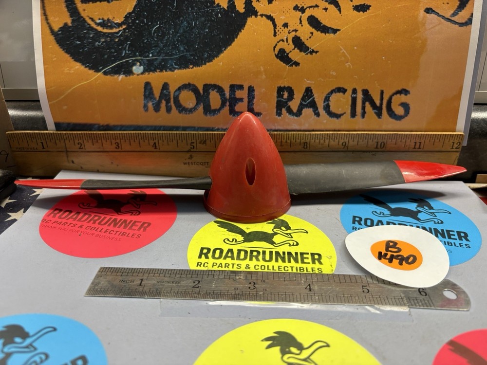 RC AIRPLANE / PROPELLER AND NOSE CONE / USED