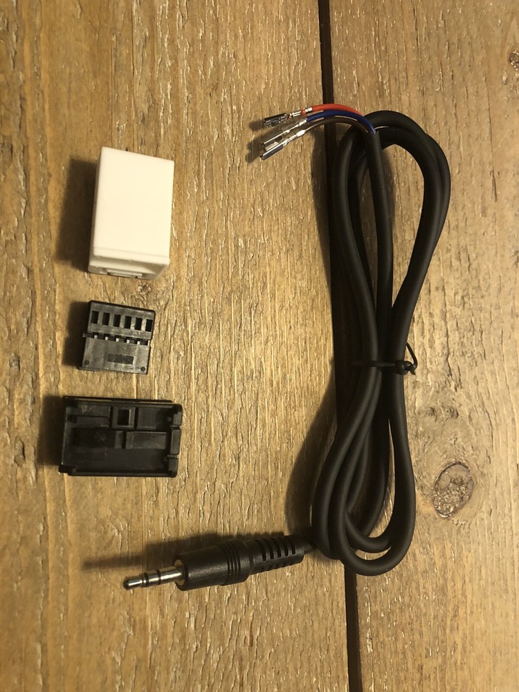 Aux-In Jack - 3.5 mm Adapter for VW RNS 510