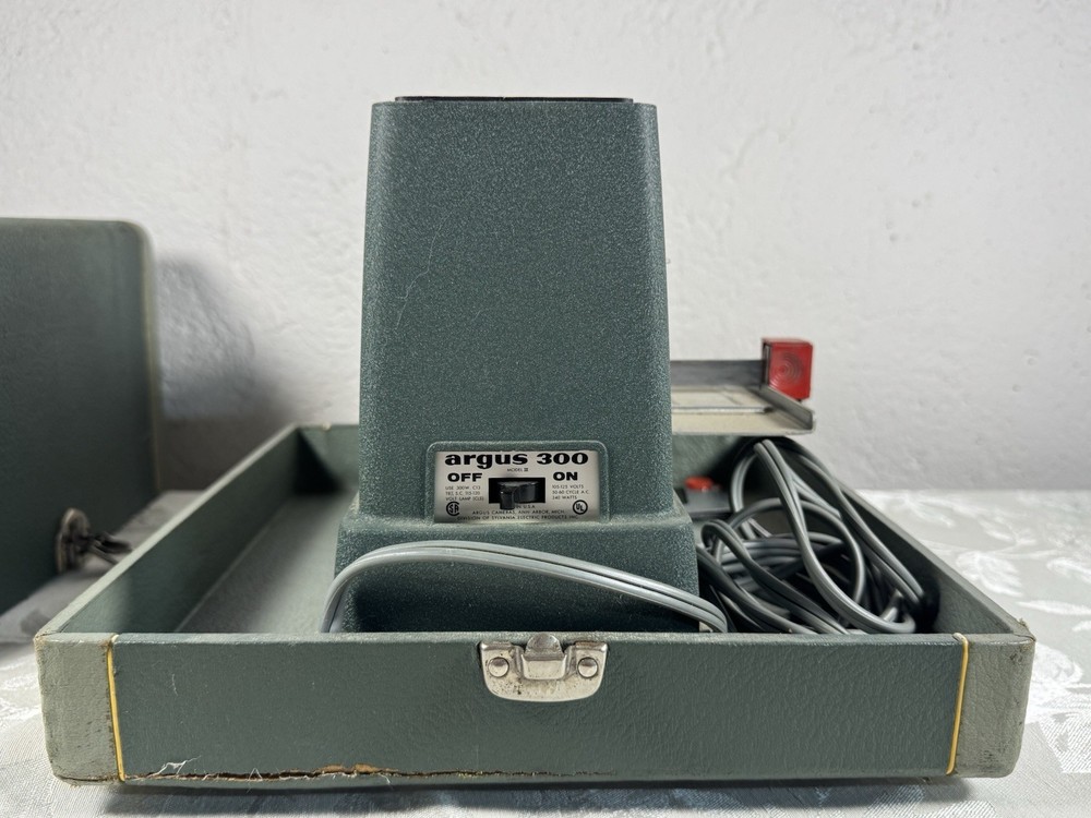 Argus 300 Slide Projector Vintage w/ Case Tested Working Lighted