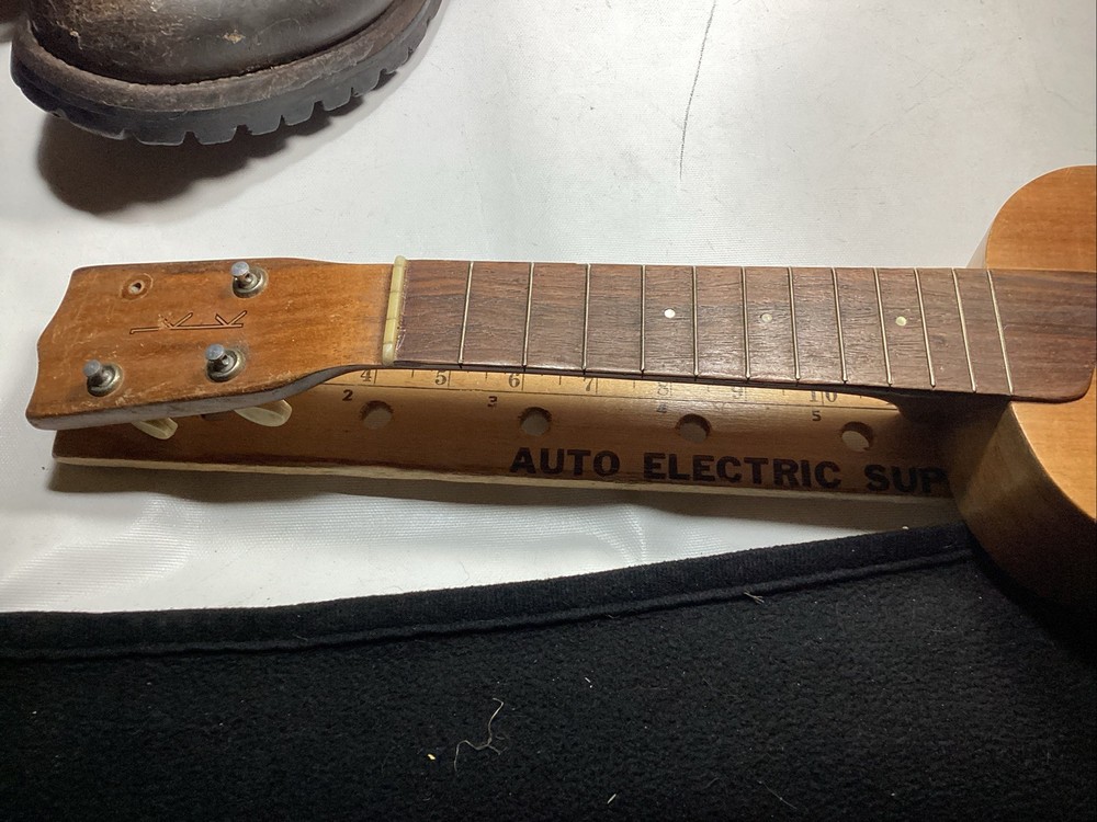 Vintage Kamaka Ukulele White Label
