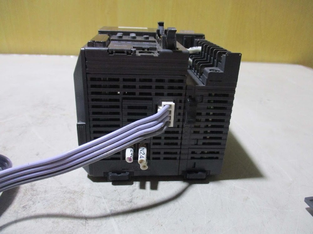 KEYENCE KV-B16TA Output Unit KV-700 PLC System USED