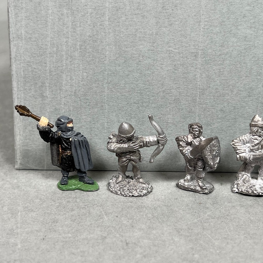 Grenadier 1980 Advanced D & D Figure Set Dungeon Explorers 5001 MISSING TWO +Box