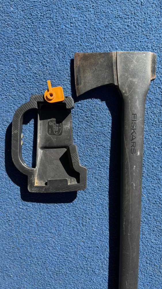 FISKARS 7558 28" CHOPPING AXE, CHOPS 3X DEEPER