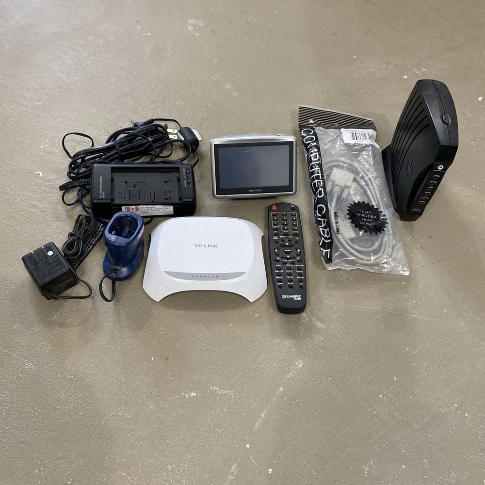 Small lot of random untested Electronic Devices / Chargers