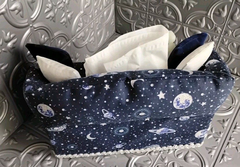 Alien Sofa Tissue Box Cover