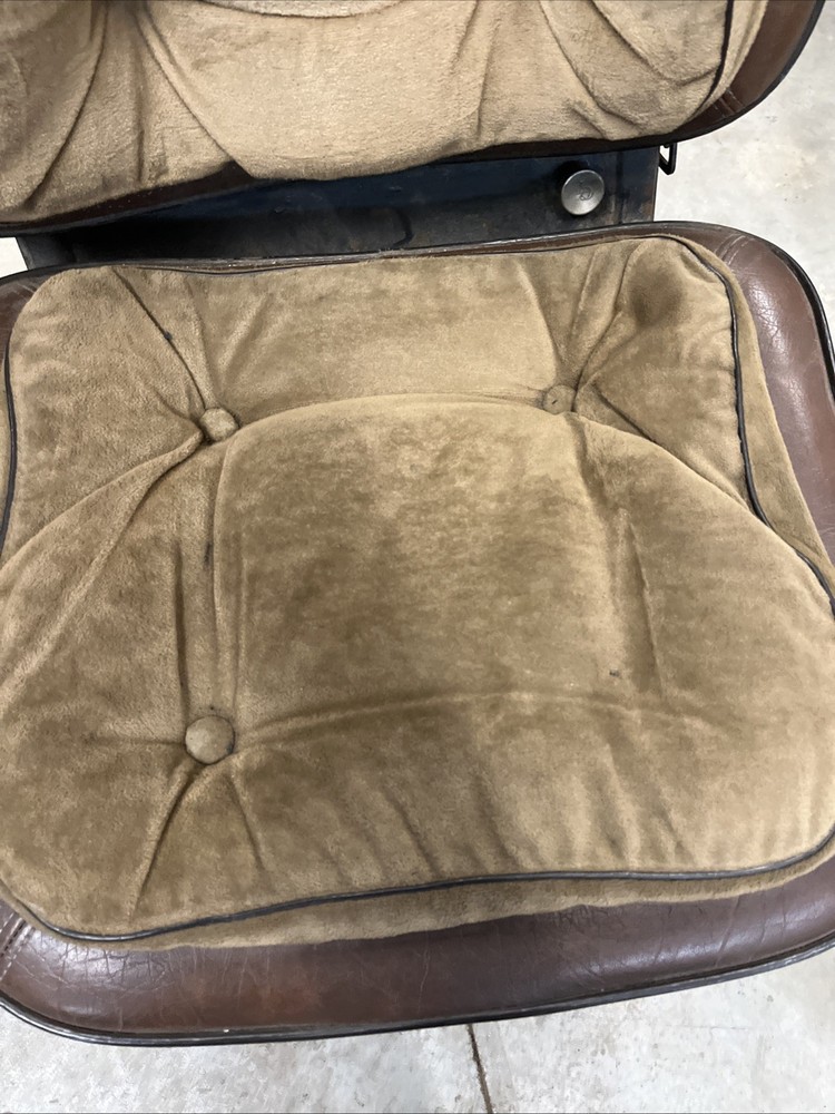 1976 Peterbilt 359 Passenger Seat Used