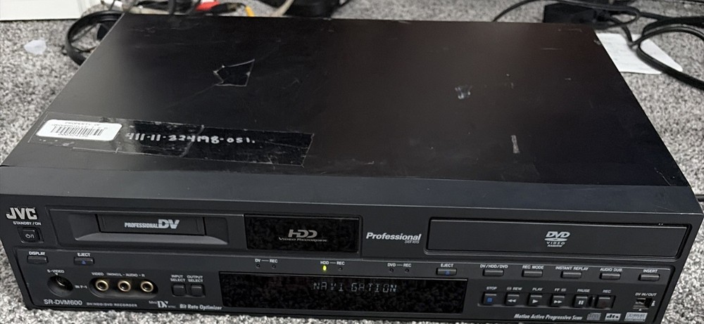 JVC SR-DVM600  DV HDD DVD Video Player. UNTESTED POWERS ON, NO REMOTE