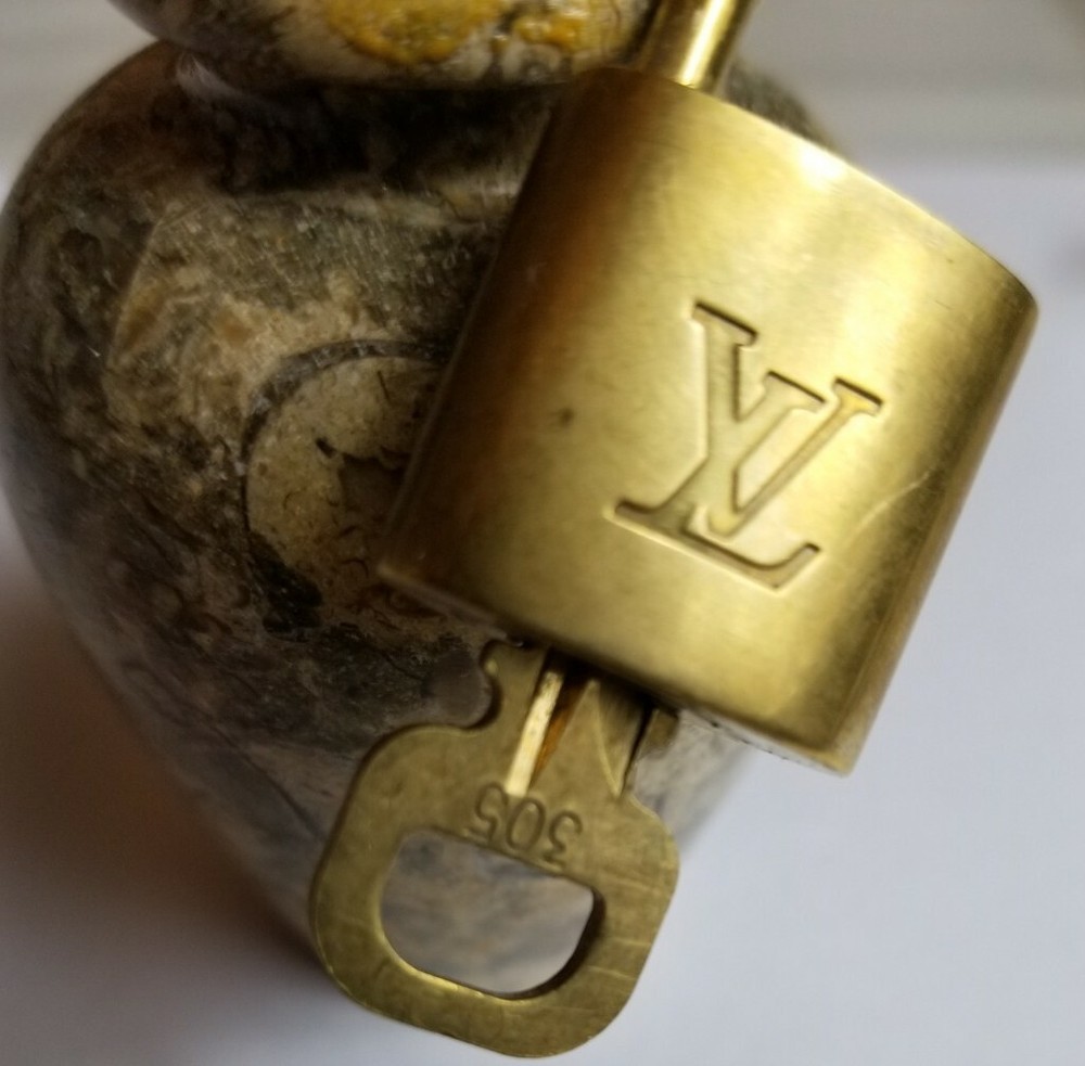 AUTHENTIC Louis Vuitton Lock And Key #305