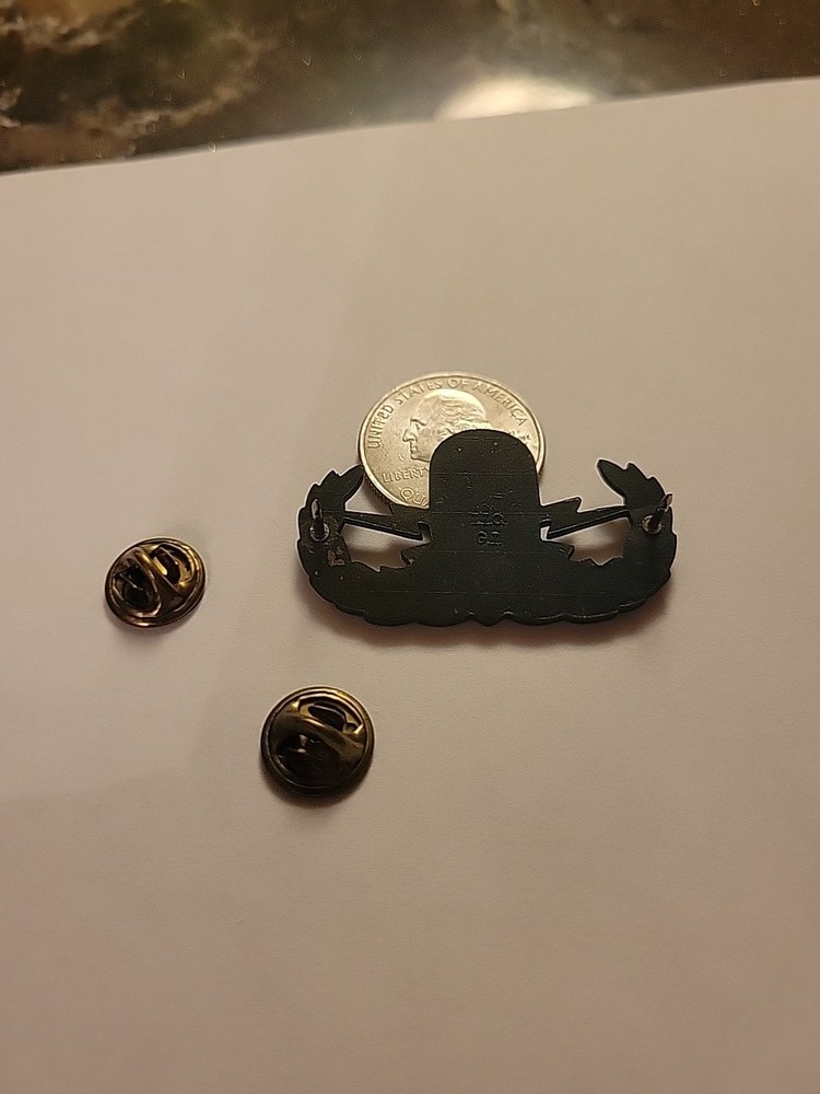 ARMY BADGE, EXPLOSIVE ORDNANCE DISPOSAL, EOD Black 1 3/4 Inch