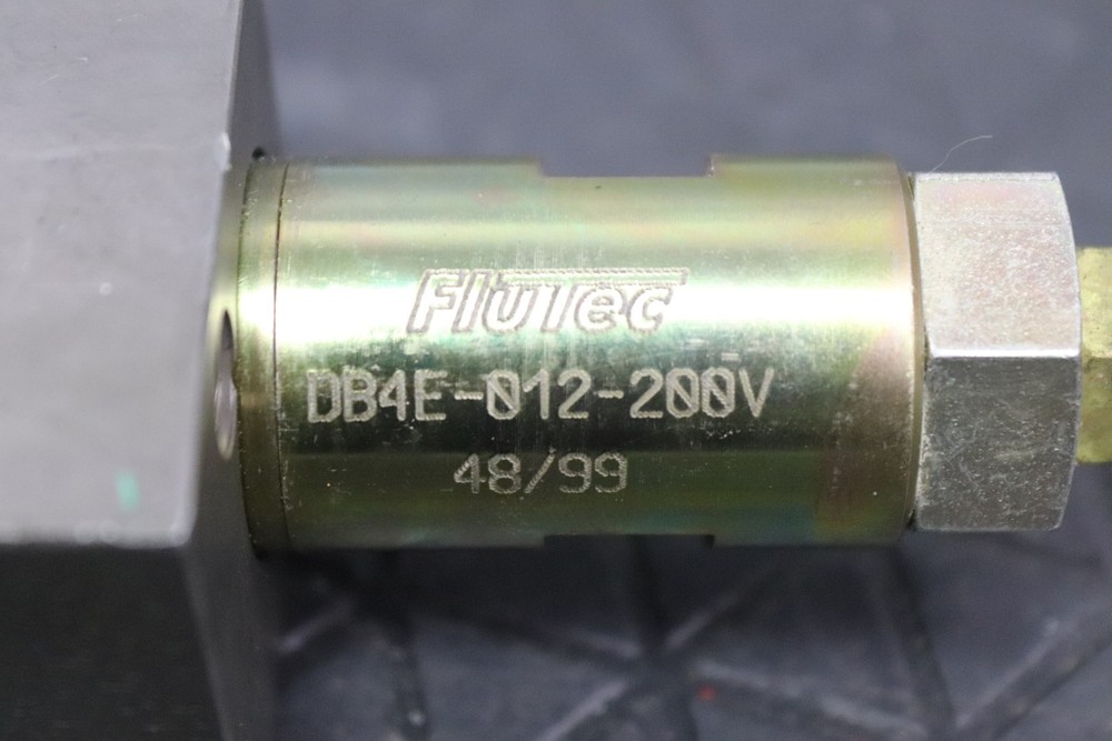Flutec DB4E-012-200V Pressure Reducing Valve 48/99 + 395258 Used