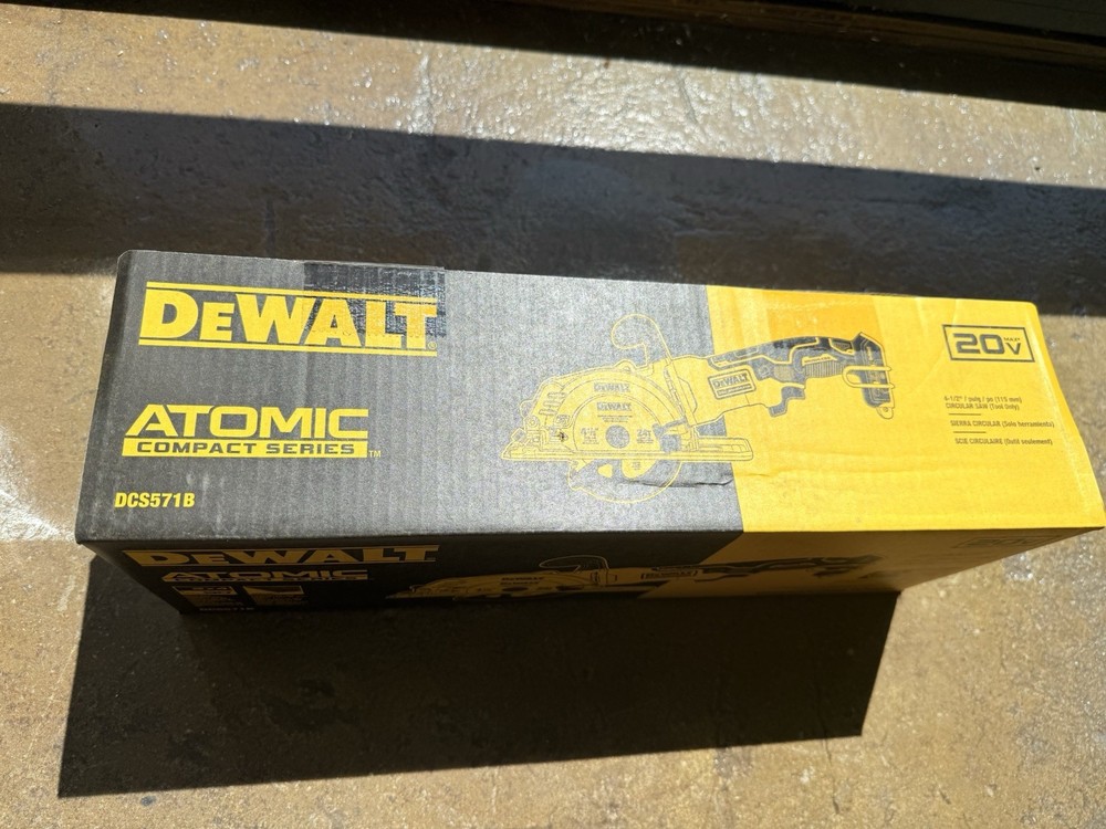 New DEWALT 20V Circular Saw Kit w/ POWERSTACK Battery & Charger