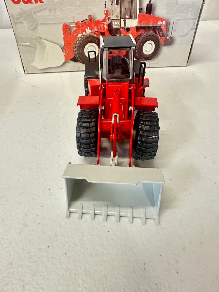 O&K L45 Wheel Loader By Conrad 1/50th Scale