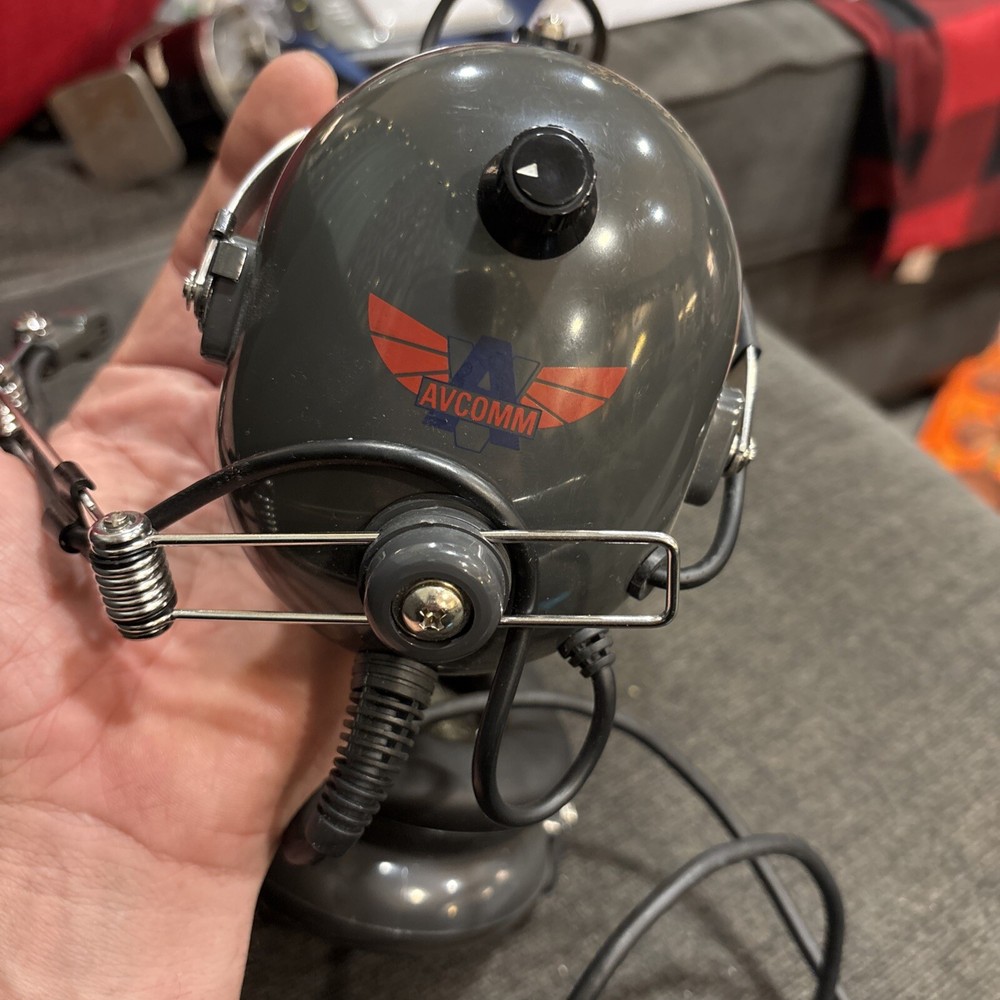 AVCOMM Aviation Communications Pilot’s Headset AC-400S ?