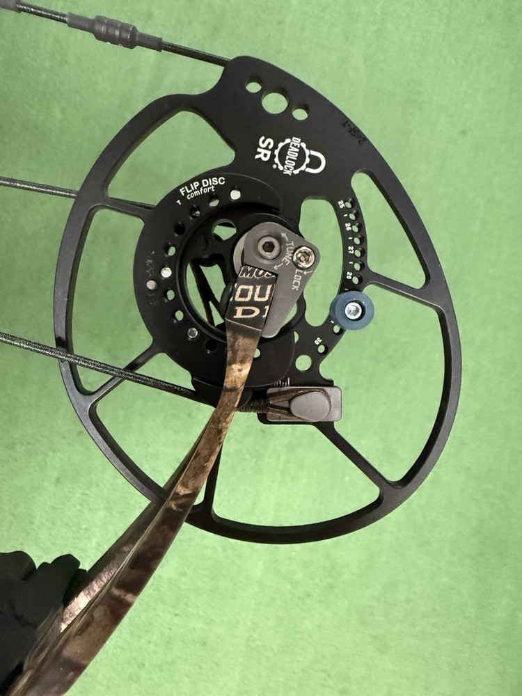 NEW Bowtech Core SR in Camo Right Hand 70# 25-30" Compound Bow