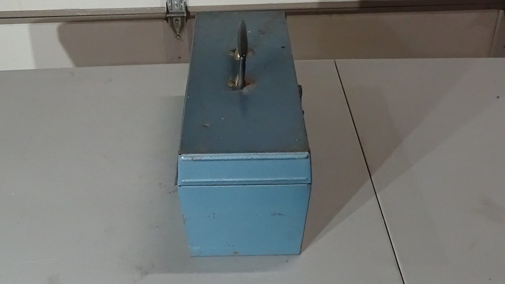 Vintage Sears/Craftsman toolbox with tray.