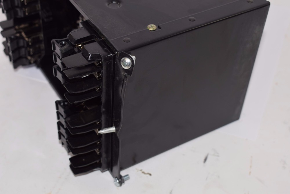 ABB SG Auxiliary Current Relay, 1955565-E 62.5 VDC Missing Front Cover