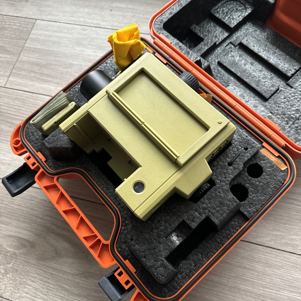 Leica Wild NA2002 Precision Digital Level With Case