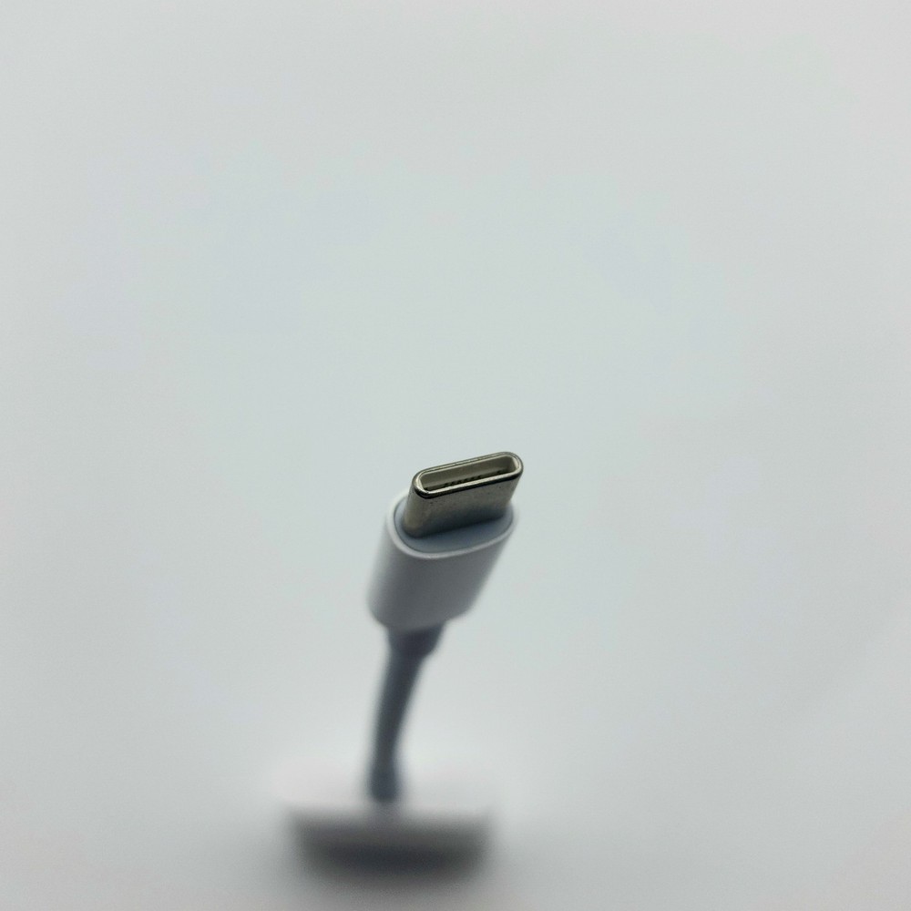 USB-C to SD / Micro SD Card Camera Reader for Apple or Samsung